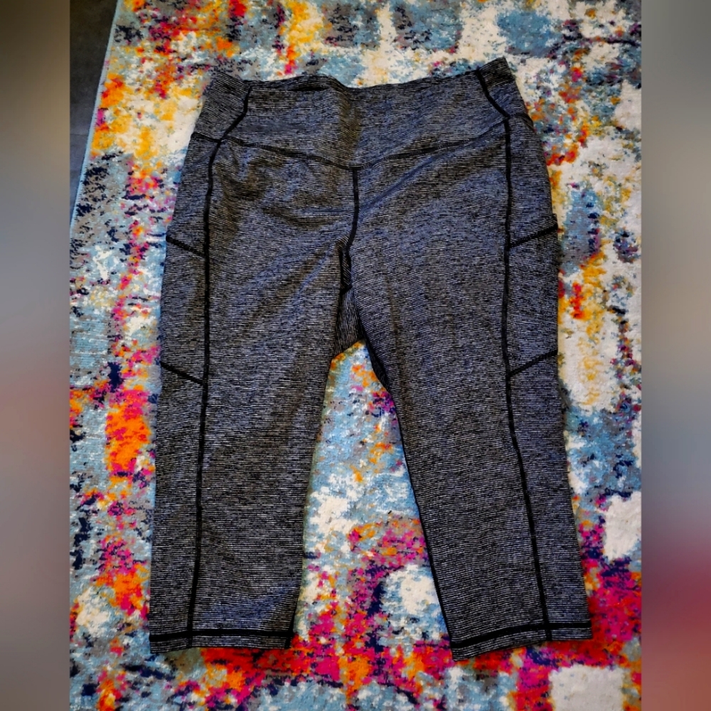 Torrid Capri leggings